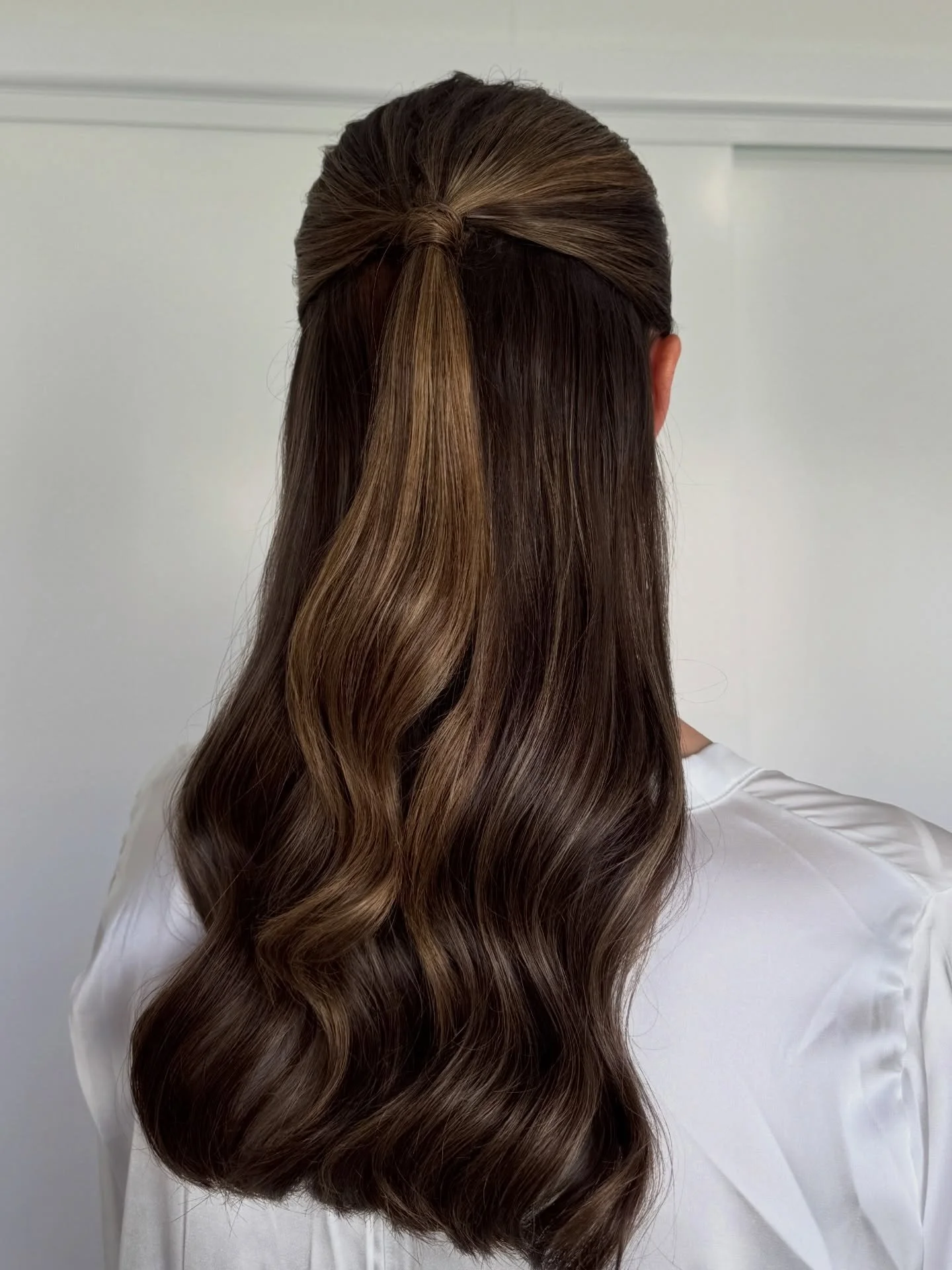 Sinead 🤍 I could not settle on just one image for this gorgeous half up half down. We opted for a softer version of the super slick look we trialled, still giving a polished and elegant style. 

What a morning, what a bride, isn&rsquo;t she absolute