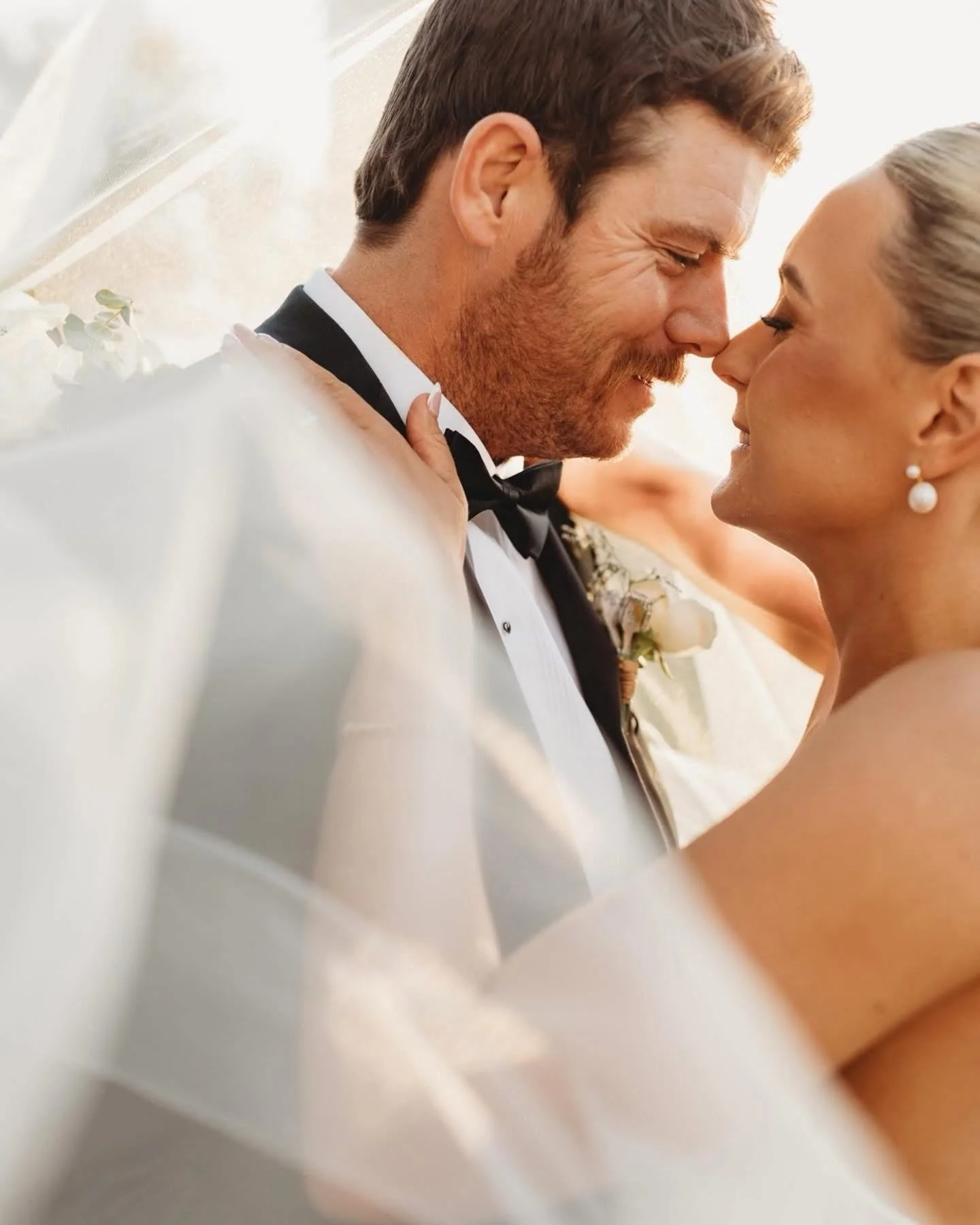 Aimee loves Jonno 🤍 

Photographer @bgphotographyco 
Videographer @aboveandbeyond.weddings 
MUA @beautiquemua 
Hair @hairkind.thesalon 
Celebrant @maddenloveceremonies 
Florist @poppy.emporium 
Airbnb @thebank1912 
Venue @corowawhiskyandchocolate 

