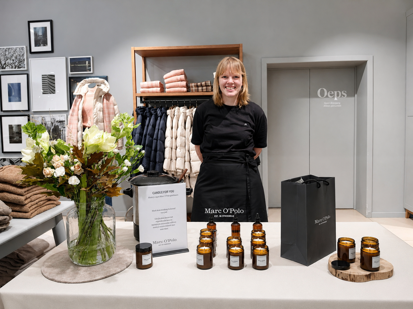 Flower Bar Marc O´Polo glückliche Kundin strahlt