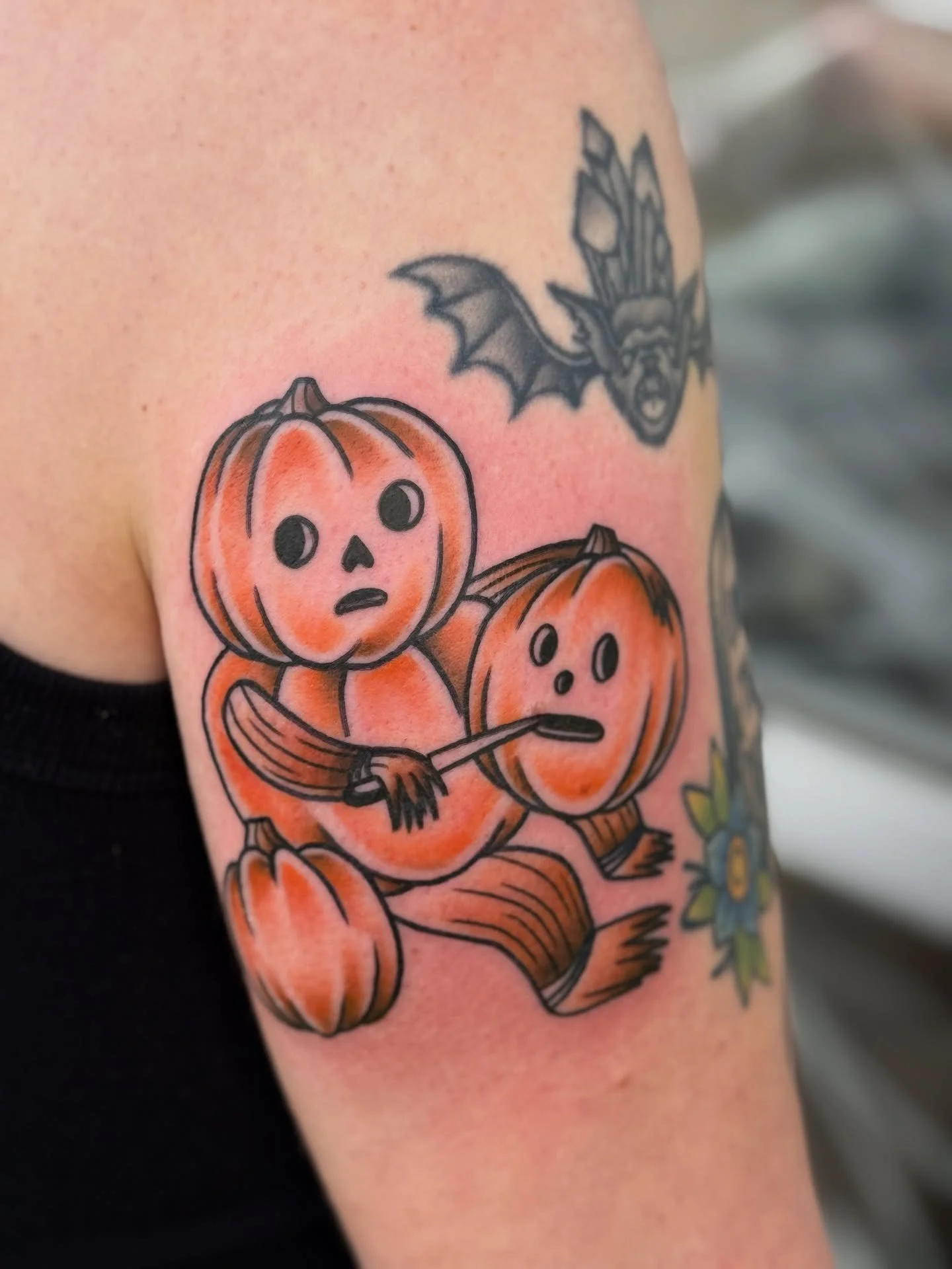 I love spooky season! Halloween tattoos forever 🎃🗡️💗