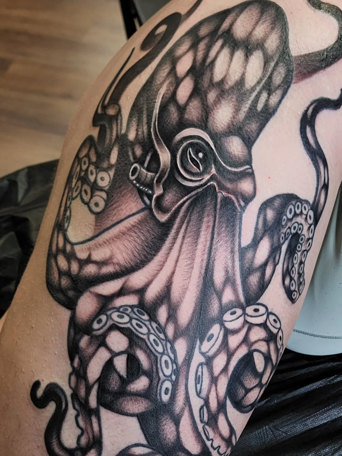 Forever behind on posting! 🙃 A couple tattoos from recently! Here we have an octopus, space snail, and a peeper fish from subnautica