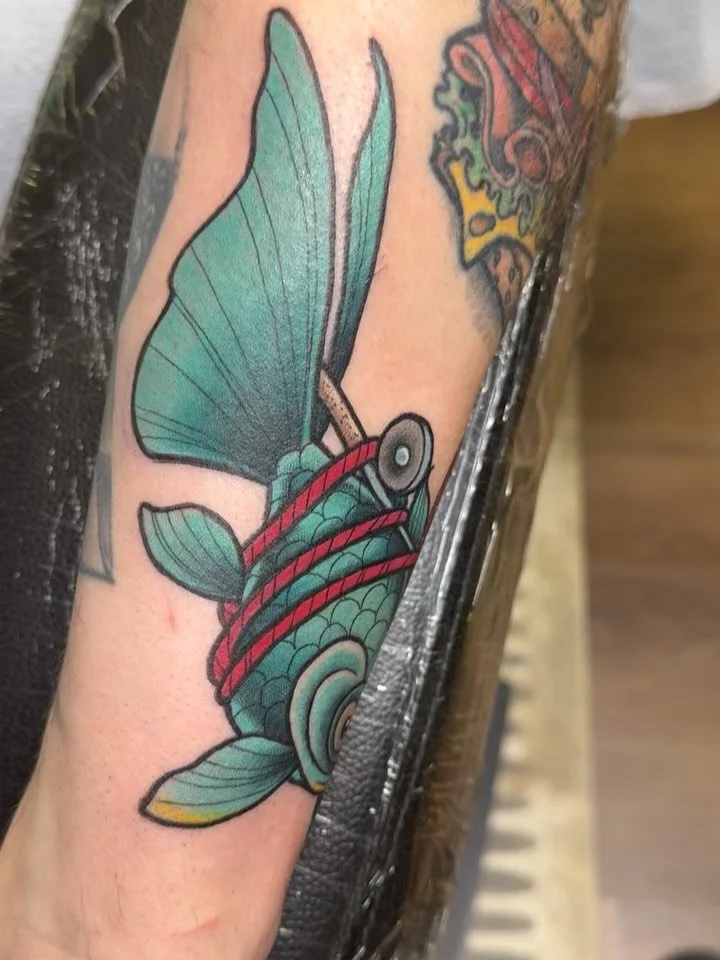 Got to make this custom piece based on my nature friends in hats &hearts;️ cute little gap filling gold fish pretending to be an angler fish &hearts;️ .
.
.
.
.
.
.
.
.
. 
. #iowacity #tattoos #iowacitytattoos #tattooartist #iowatattooartist