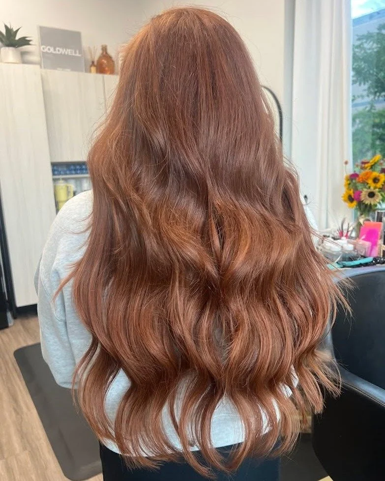 🍂 Autumn hair perfection 🍂

This rich coppery red by Madison Droze is giving us all the cozy fall vibes. The soft waves show off the depth and shine of this gorgeous color, making it the ultimate statement for the season.

#ClementineAndHoney #Hair