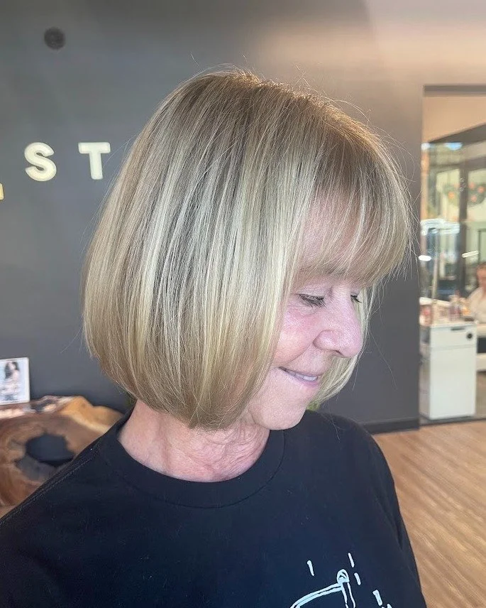 ✨ Fresh, bright, and beautifully balanced!

Jacob delivered the ultimate refresh &mdash; a buttery blonde color, chic bob, and soft bangs that tie the whole look together.

#ClementineAndHoney #HairByJacob #SummervilleSalon #BlondePerfection #BobCut 