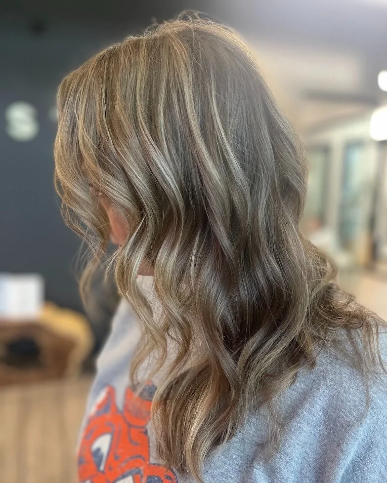 Dimensional color paired with soft waves for depth, shine, and movement 🤍

A beautifully balanced blend that adds brightness while keeping the hair feeling strong and full.

#ClementineAndHoney #HairByKrista #DimensionalColor #SoftWaves #HealthyBlon