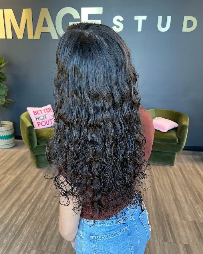 Defined curls with the right shape make all the difference ✂️

This curly cut by Jacob is all about enhancing natural texture, creating balance, and letting the curls do their thing.

 #ClementineandHoneyHair #imagestudios #nexton #CleanBeauty #Inner