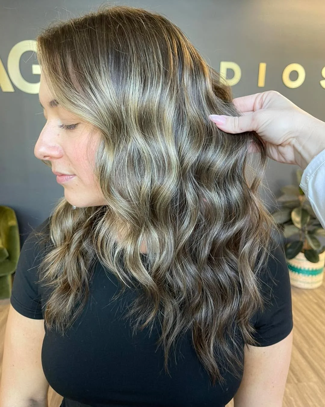 Soft color, easy movement, and a cut that just makes everything fall into place ✨

Madison brought this look together so well&mdash;it&rsquo;s natural, flattering, and super wearable.

#ClementineAndHoney #HairByMadison #DimensionalHair #LivedInColor