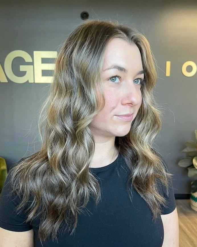 Soft waves + beautifully blended color ✨

Madison added just the right touch of brightness and depth to keep everything looking natural and fresh, and those loose waves really bring it all together 🤍

Easy, pretty, and effortlessly polished 🍊✨

#Cl