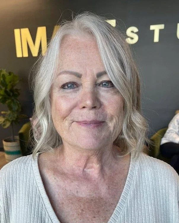 This look is such a breath of fresh air ✨

Jacob kept everything soft and natural, giving her hair a fresh shape that really highlights those beautiful silver tones.

Simple, flattering, and just really well done 🍊🤍

#ClementineAndHoney #JacobDidTh