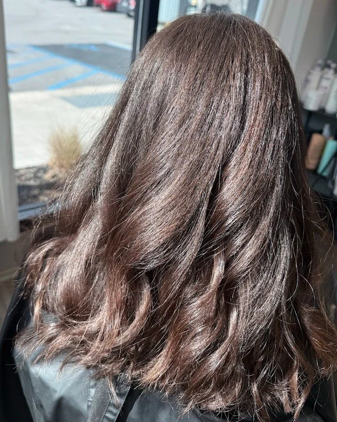 This color is so soft and rich 🤎 

Jacob created a beautiful brunette tone with subtle dimension and shine that catches the light perfectly ✨

#ClementineAndHoney #JacobDidThat #BrunetteHair #DimensionalColor #ShinyHair #NextonSquare