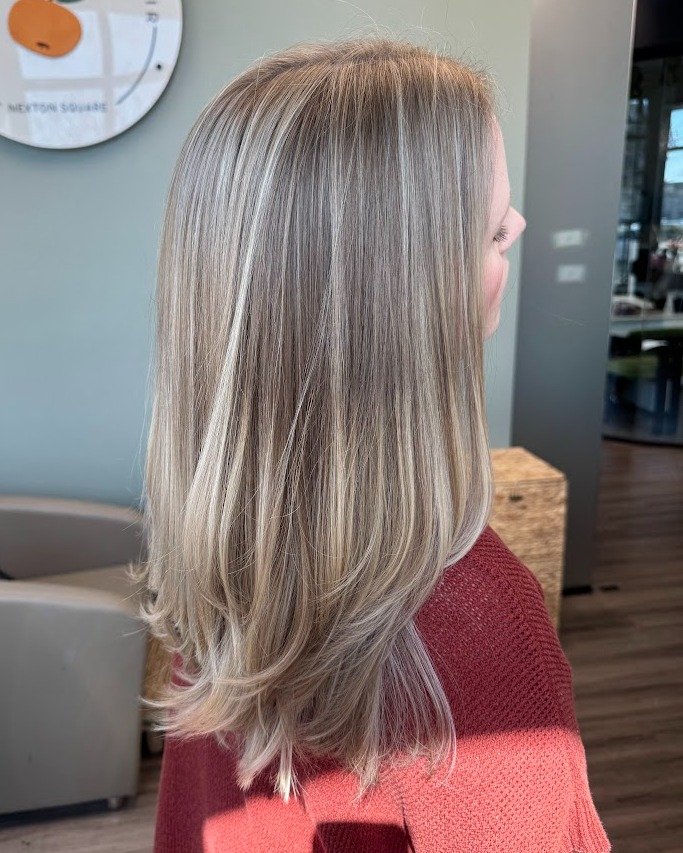 POV: your hair finally looks like your inspo pics 🤍✨ 

Siera gave this the perfect blend, soft layers, and that just-right brightness.

#ClementineAndHoney #SieraDidThat #HairTransformation #BlondeGoals #NextonSquare #imagestudios #BookNow