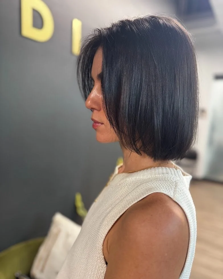 ✨Healthy, shiny, main character energy only ✨

Blunt edges + a gloss refresh was such a game
changer for this busy mama. 💕

If you&rsquo;re looking for a new stylist in the nexton area,
DM Sierra or book online @clementineandhoneyhair
🍊🍯

#bluntbo