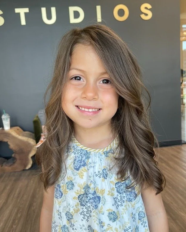 Fresh cut, big smiles 💛

Jake added soft layers and shape to give this look the perfect little glow-up ✨

#ClementineAndHoney #JakeDidThat #KidsCut #HairRefresh #NextonSquare