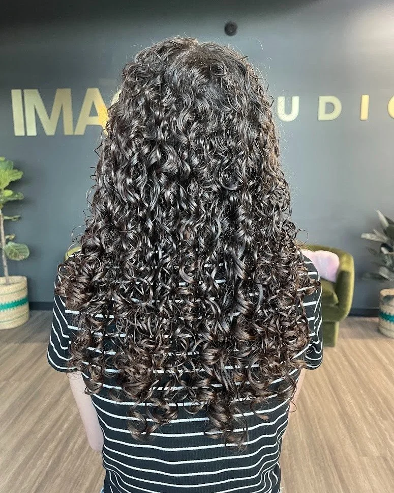POV: your curls finally look how they&rsquo;re supposed to 🌀✨

Madison created the perfect cut and style to let every curl shine.

#ClementineAndHoney #MadisonDidThat #CurlyHairInspo #CurlGoals #SalonHair #InnersenseOrganicBeauty #CleanBeauty #image