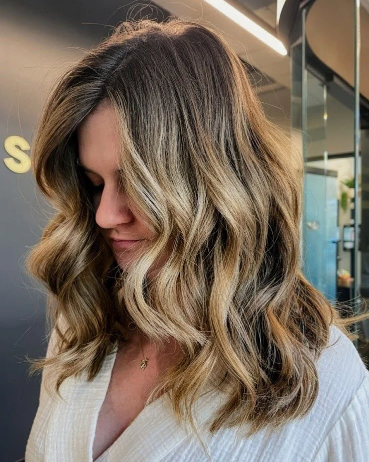 The blend on this balayage 😮&zwj;💨✨

Krista created the perfect balayage with seamless blending from root to end, soft dimension, and bright face framing that adds the prettiest pop of lightness around the face. 🤍

#ClementineAndHoney #KristaDidTh