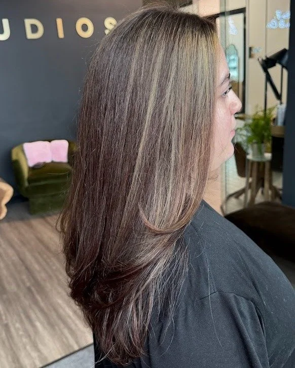 Soft dimension + seamless layers ✨

Sierra created the prettiest blend with subtle brightness throughout and a layered cut that gives this look so much movement and body. Effortless, polished, and perfect for everyday ✨🤍

#ClementineAndHoney #Sierra