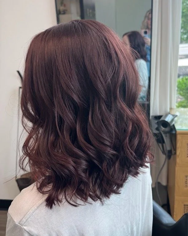 ✨ New hair, new energy ✨

Sierra gave this guest the ultimate refresh with a major haircut transformation! By removing several inches and creating a soft, textured shape, the hair instantly looks fuller, healthier, and packed with movement. ❤

Proof 