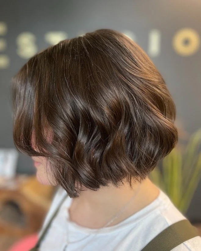 ✨ Timeless, polished, and effortlessly beautiful ✨

Master Stylist Krista created this gorgeous Italian bob paired with a rich brunette color full of depth, shine, and dimension. The structured shape gives a sophisticated feel, while the soft movemen