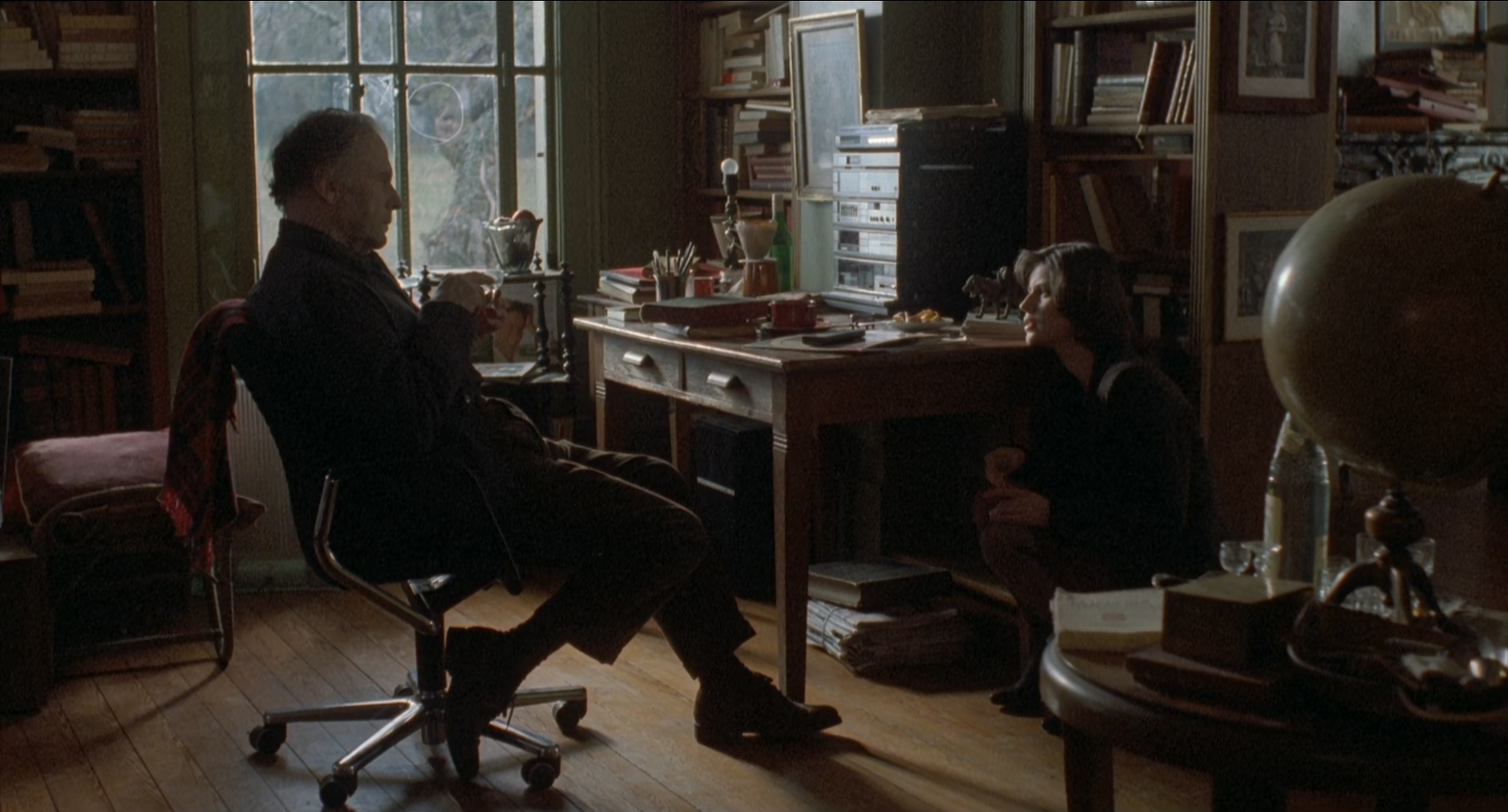 Three Colors Red 34 - filmspice.png