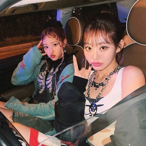 231201-KISS-OF-LIFE-Instagram-Update-Haneul-and-Julie-documents-1.jpg