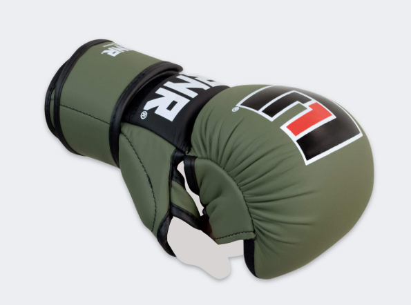 【激レア・日本未発売】CRNR MMAスパーリンググローブ CRNR MMA Sparring Gloves (Green, White, Black) — United MMA East Mesa