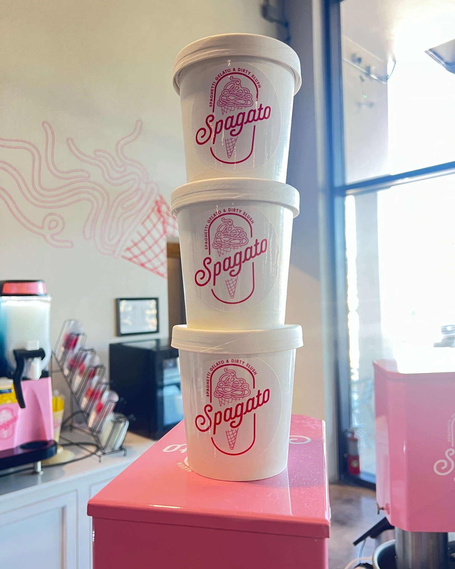 POV: you&rsquo;re making eye contact with the perfect pint and it&rsquo;s mutual. 💕💫
.
.
.
#spagato #spaghettieis #spaghettigelato #dirtyslush #gelato #ocala #ocalafl #ocalafoodie #pints