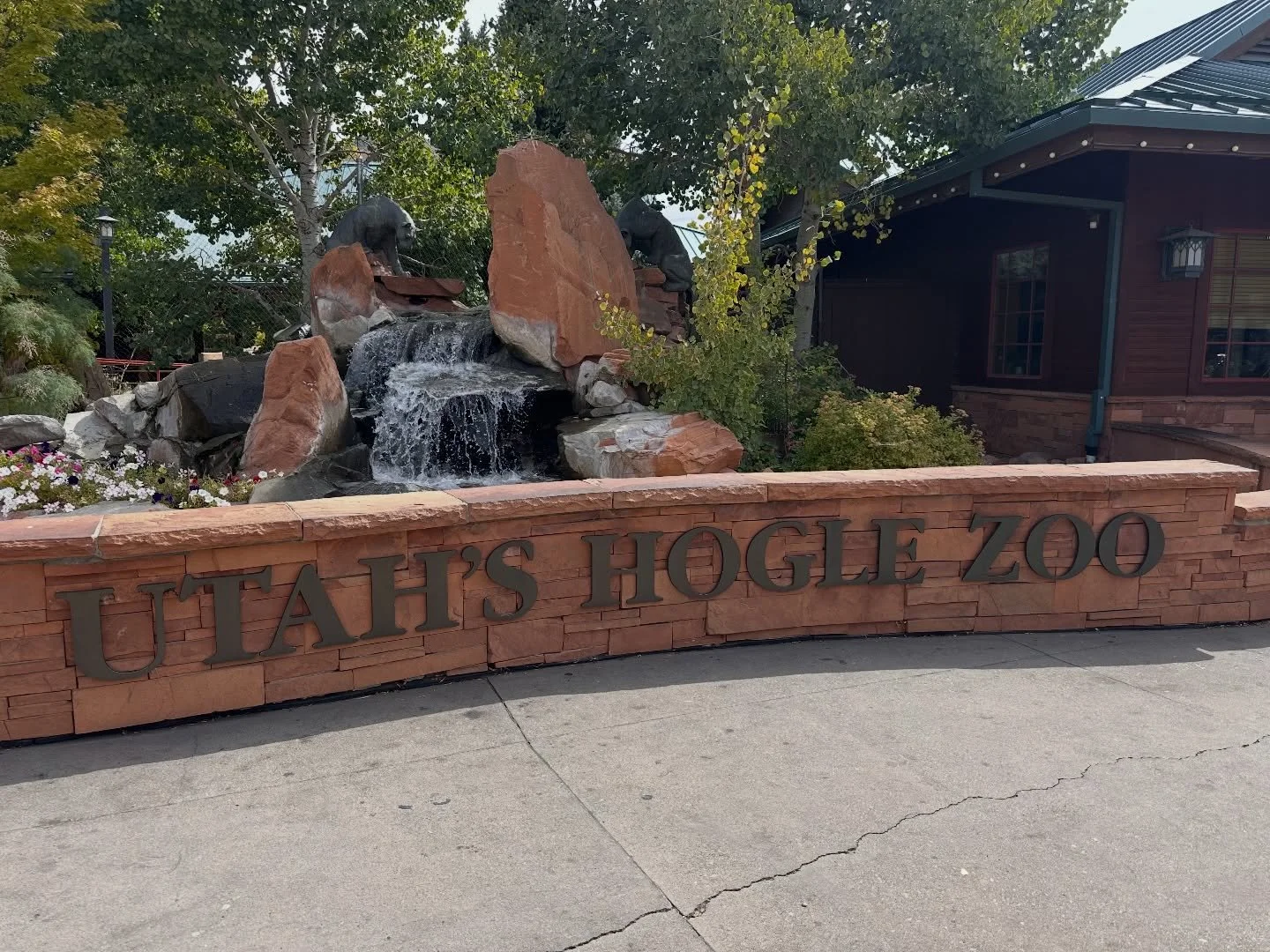 A fun day at the Hogle Zoo! 🦒 🦓