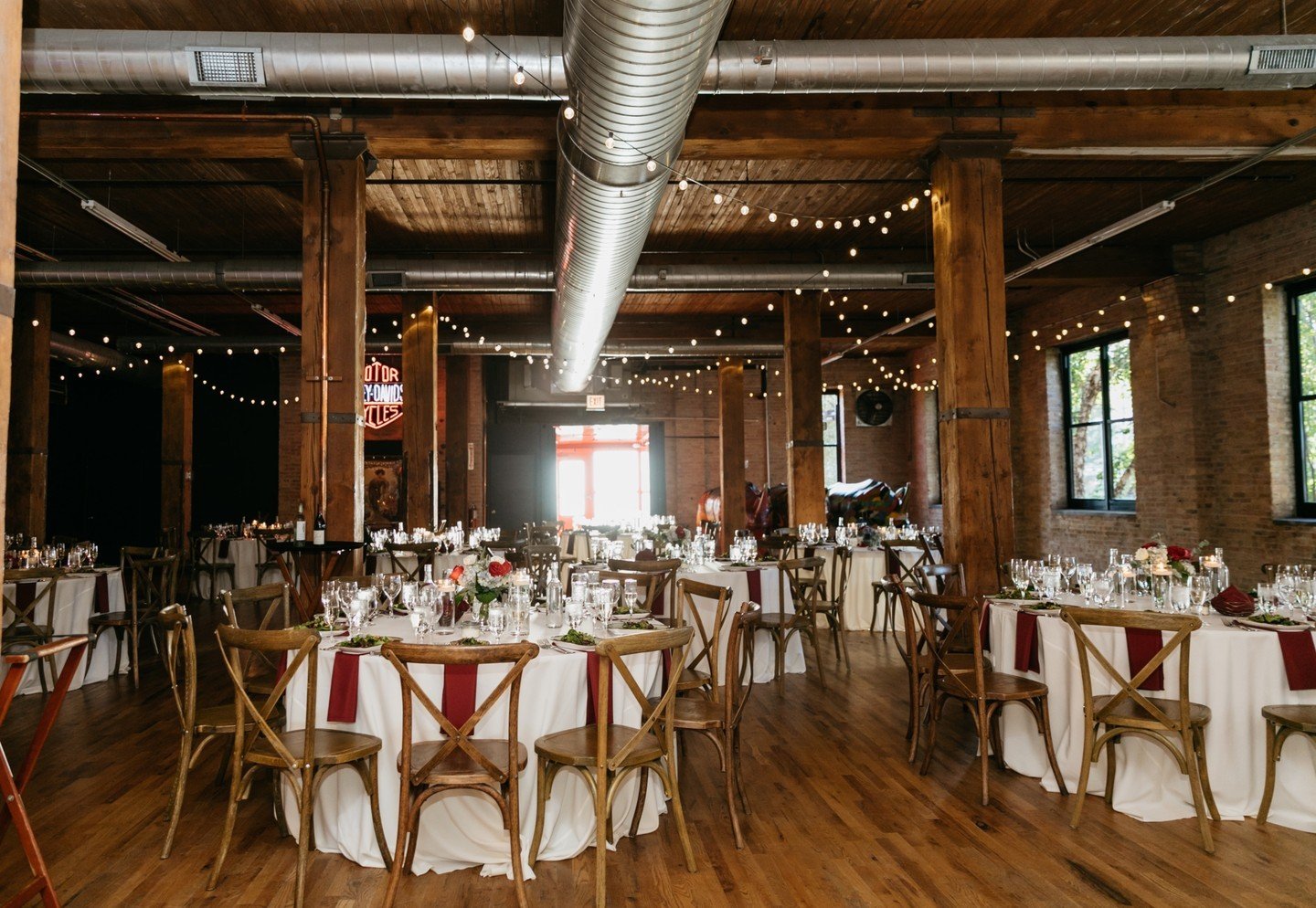 Fall wedding vibes at its finest 🍁✨

📸 @larapucciphoto

#lacunaevents #lacunalofts #chicagoeventvenue #chicagowedding #weddingvenue #weddingdecor #fallwedding