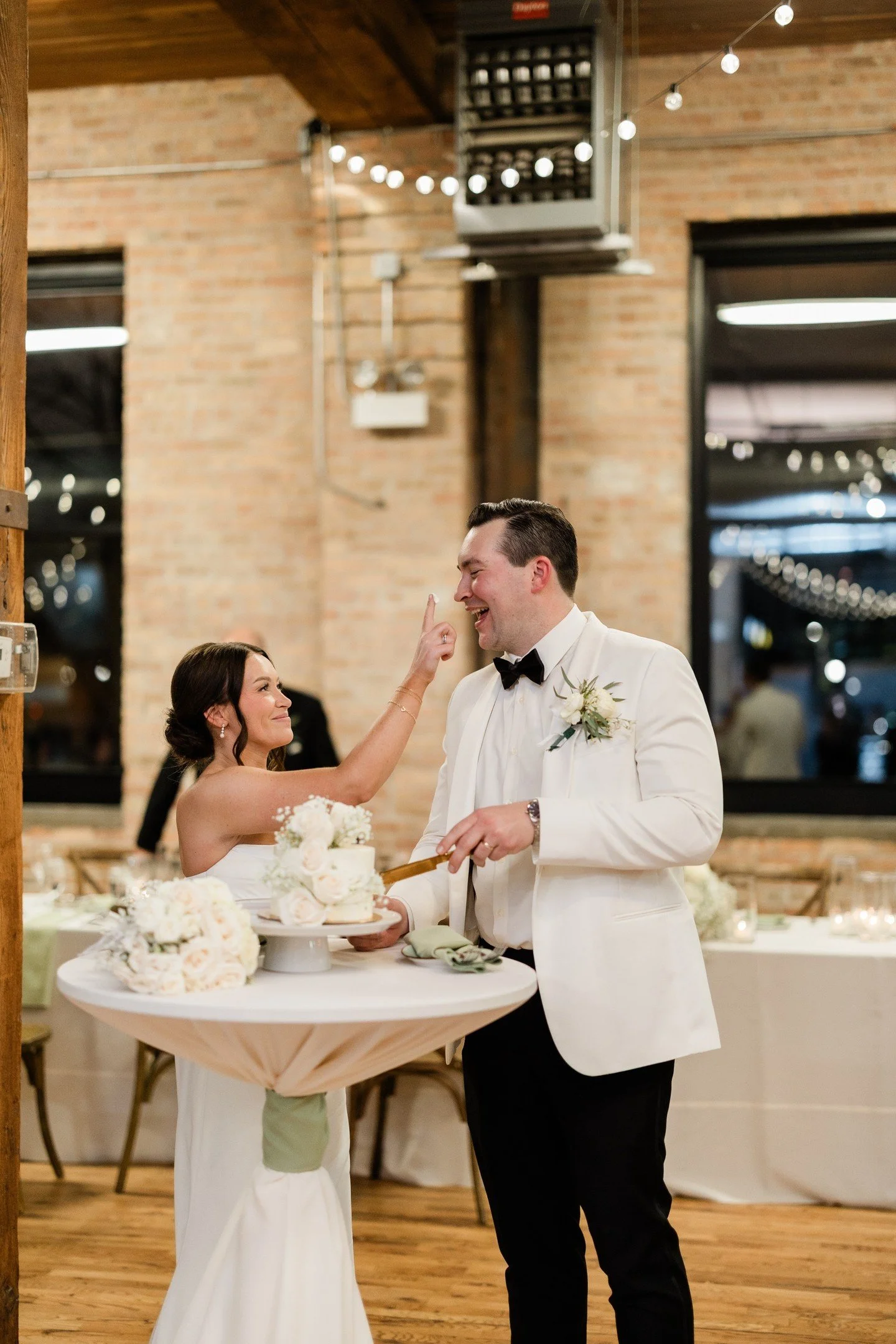 The vows were exchanged&hellip; now it&rsquo;s time for dessert 🎂

After the emotion of the ceremony and the celebration of dinner, the cake-cutting moment always brings everyone back together... cameras out, guests gathered close, and one more swee