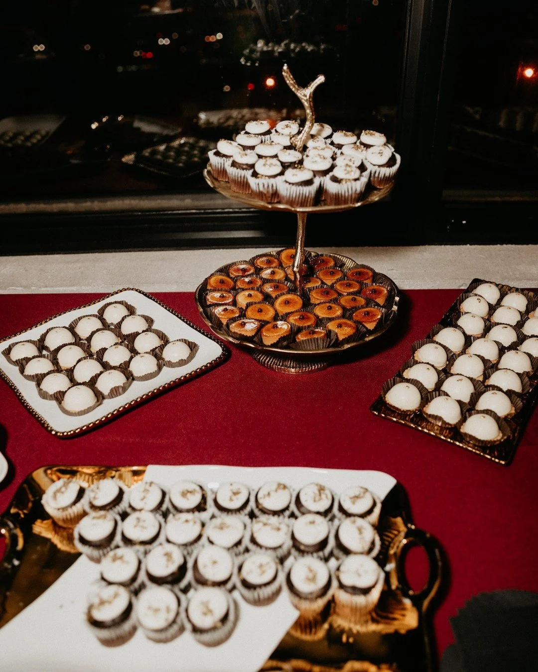 Sweet displays, thoughtfully reimagined 🍓

We&rsquo;re the team people turn to when they want a different take on catering : one that goes beyond the expected and transforms dessert into part of the experience itself.

From beautifully curated mini 