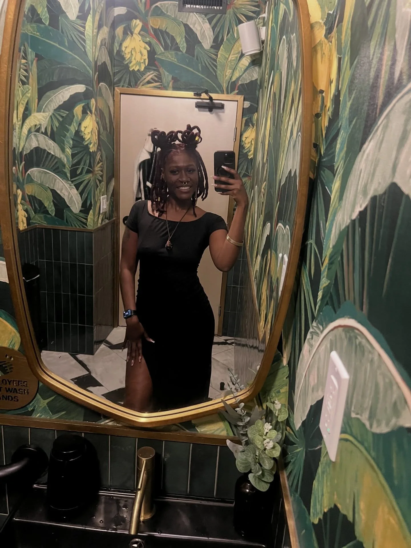 Another year around the Sun 🪄 
Happy Solar Return to Moi ✨
Forever grateful for all the blissings, words of affirmation, support and love I receive everyday 💜

Every year I am evolving and discovering more and more of what it means to be Donnaya-Pa