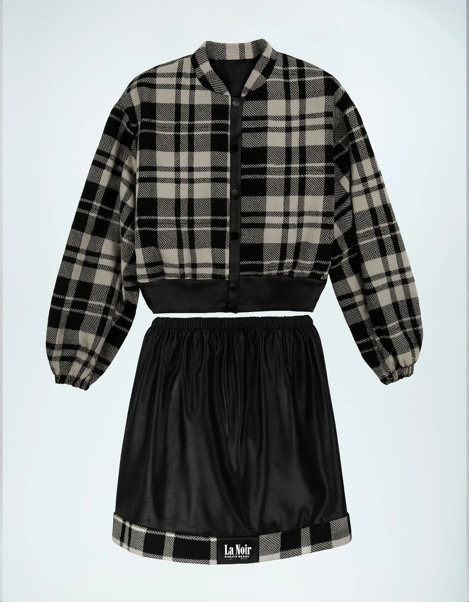 Noir Set Hemdjacke und Minirock Vorderseite.