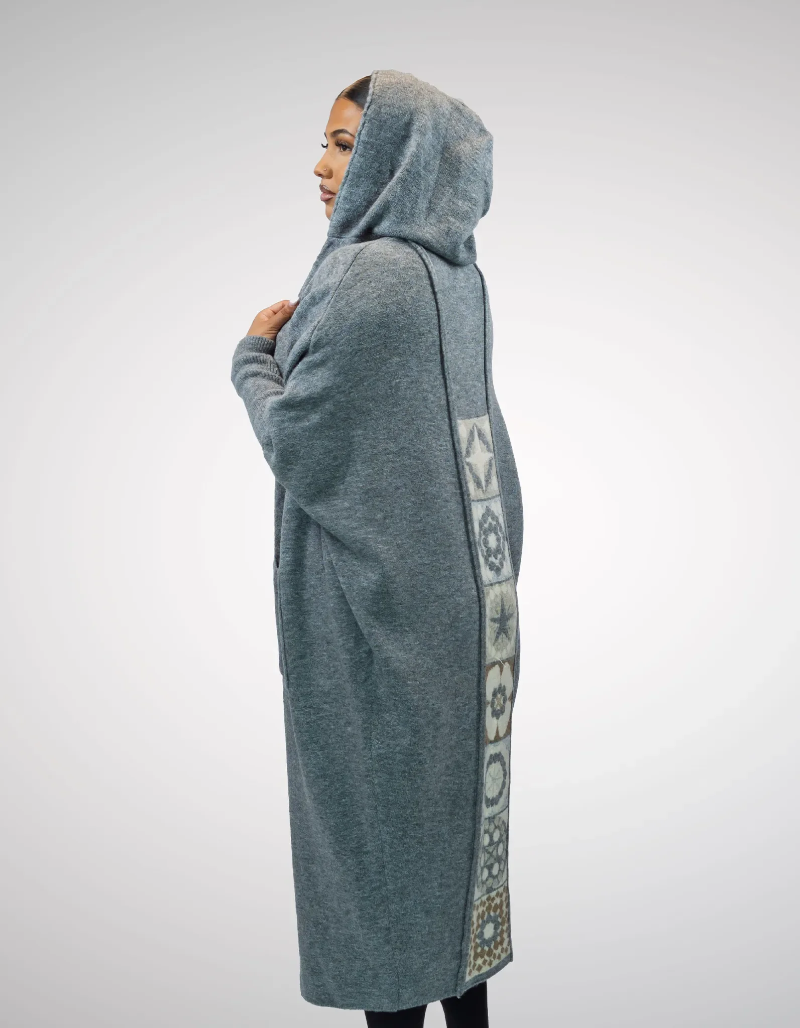 MARA Oversized Kapuzen-Cardigan mit Musterrückseite