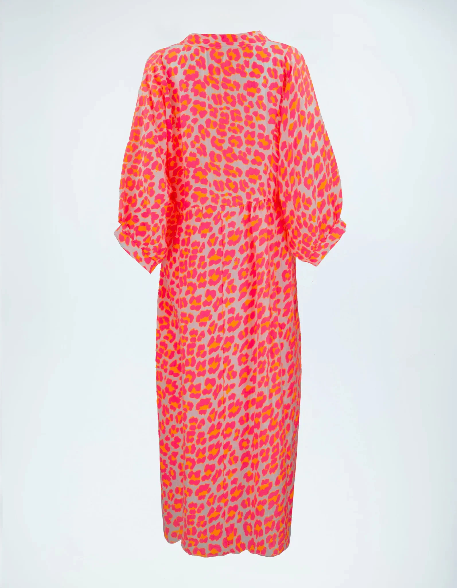 Pink-orangefarbenes Kaftankleid Rückansicht.