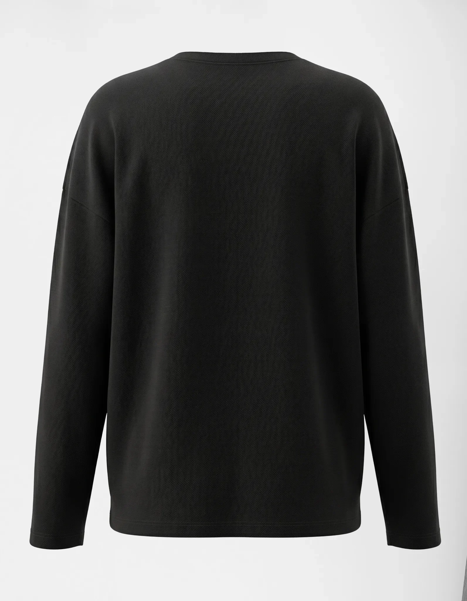 Rückansicht des schwarzen Oversize-Sweaters.