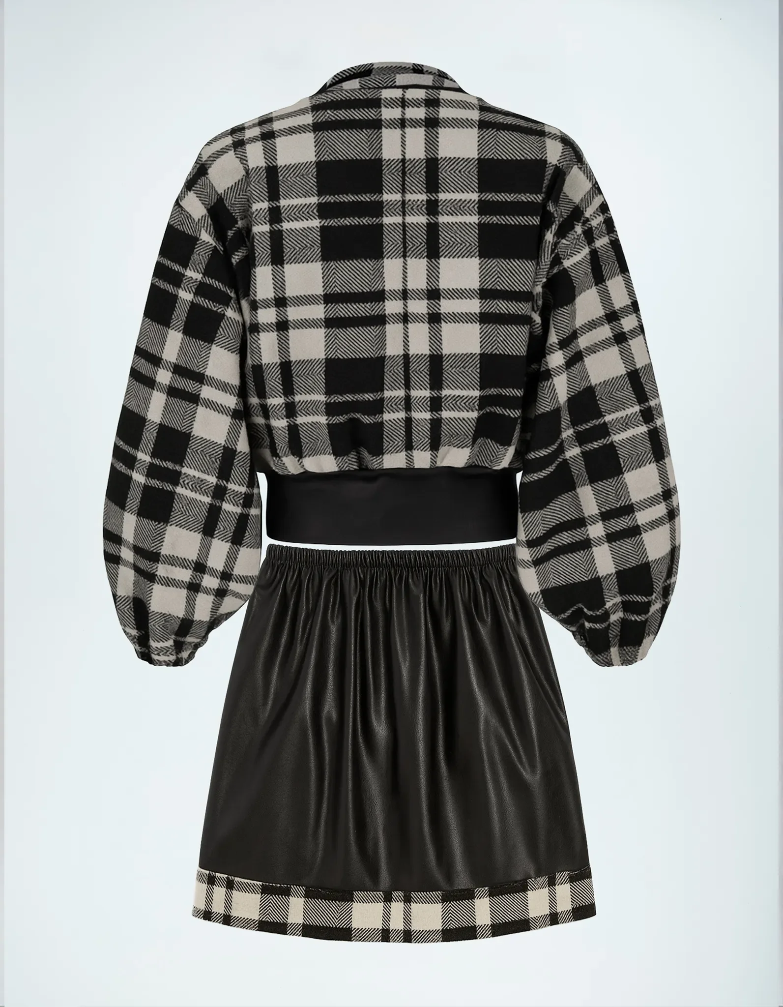 Noir Set Hemdjacke und Minirock Rückansicht.