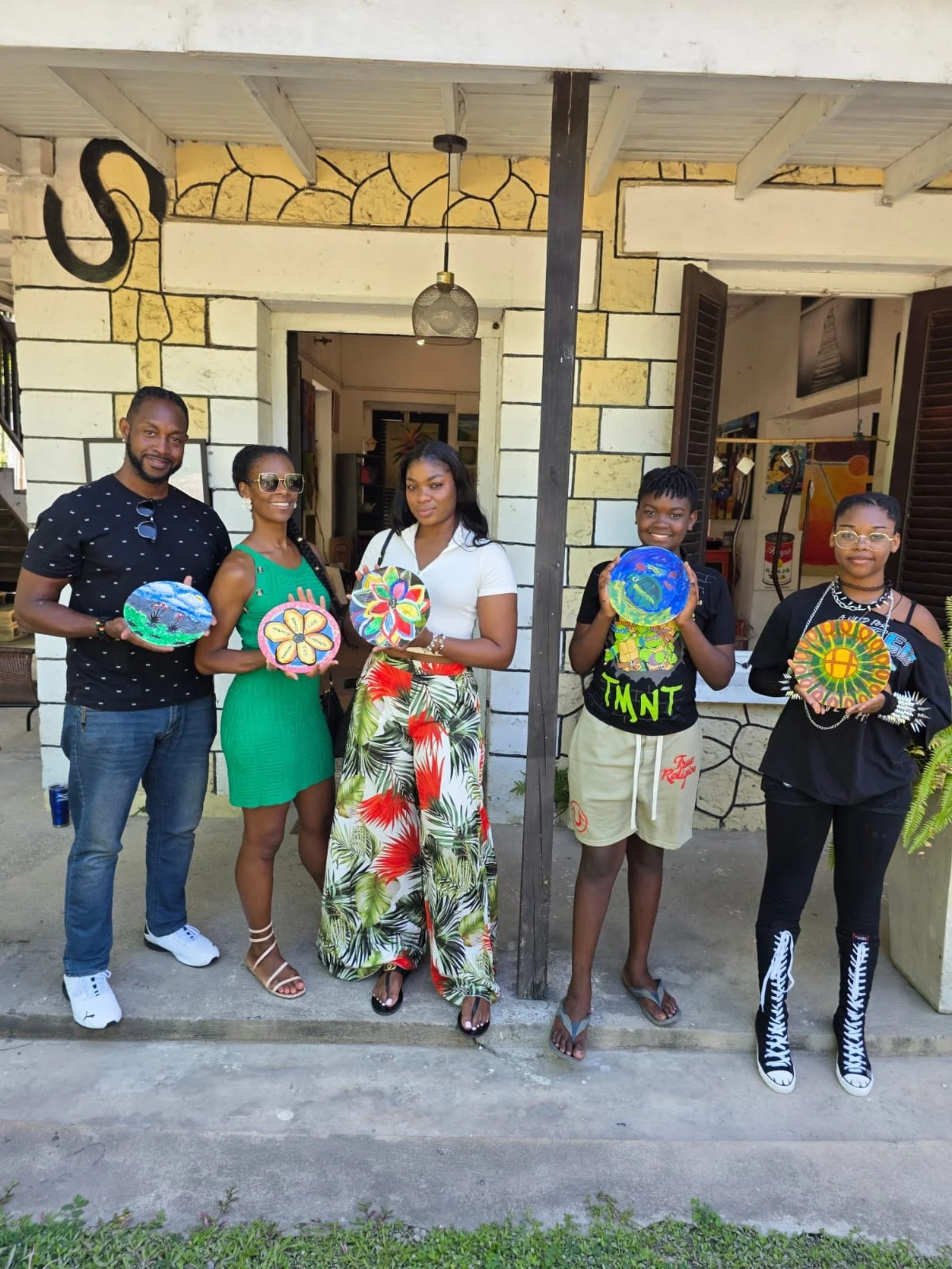 Our Mother&rsquo;s Day Paint-A-Plate at The Courthouse was filled with creativity, connection, and beautiful moments shared across generations. From bold colours to meaningful designs, every plate told its own story 

If you missed this one, don&rsqu