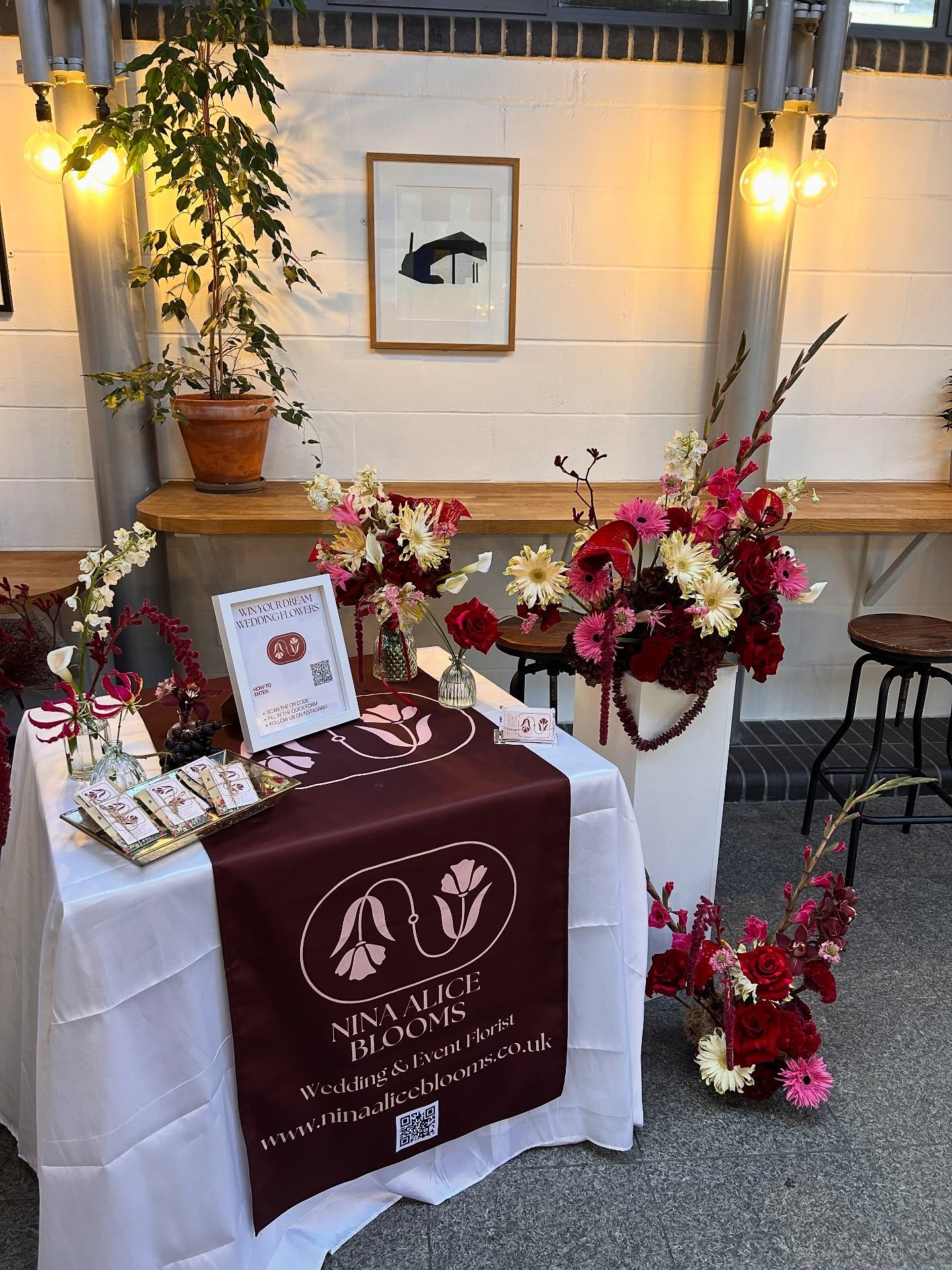 Had such a lovely day at the Indie Wedding Fair at Norwich Arts Centre today. It was great meeting so many lovely couples, chatting all things flowers  and meeting more creative vendors 💕🌹🍇

#norfolkwedding #elywedding #suffolkwedding #weddingflor
