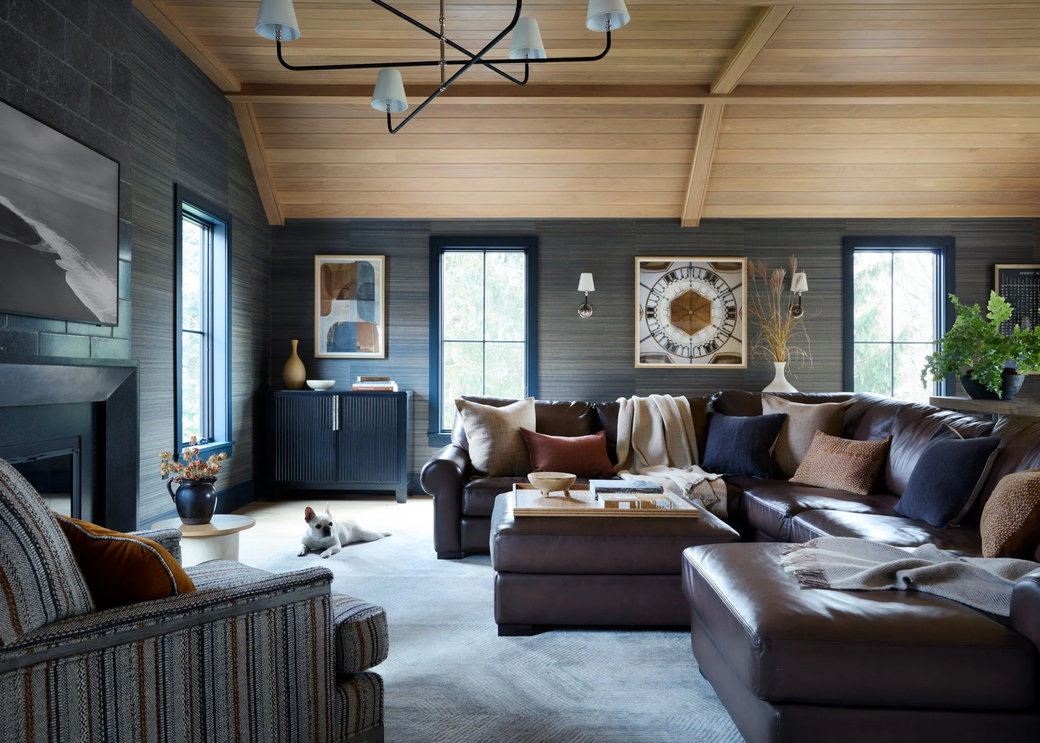 sacris-design-north-andover-quiet-modern-great-room-grasscloth-oak-ceiling.jpg