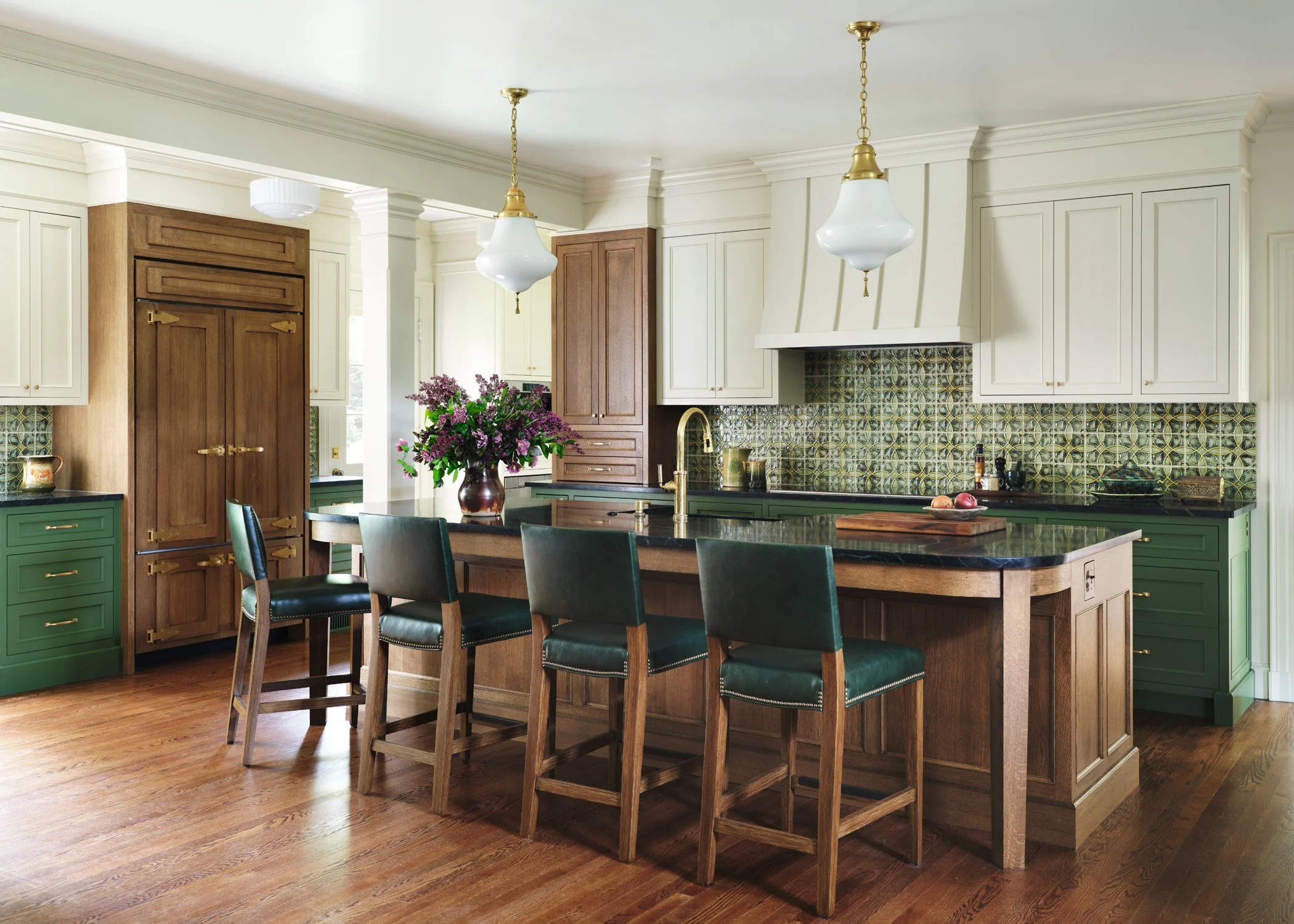 sacris-design-nashua-georgian-revival-kitchen-green-cabinetry-quartersawn-oak-island-soapstone.jpg