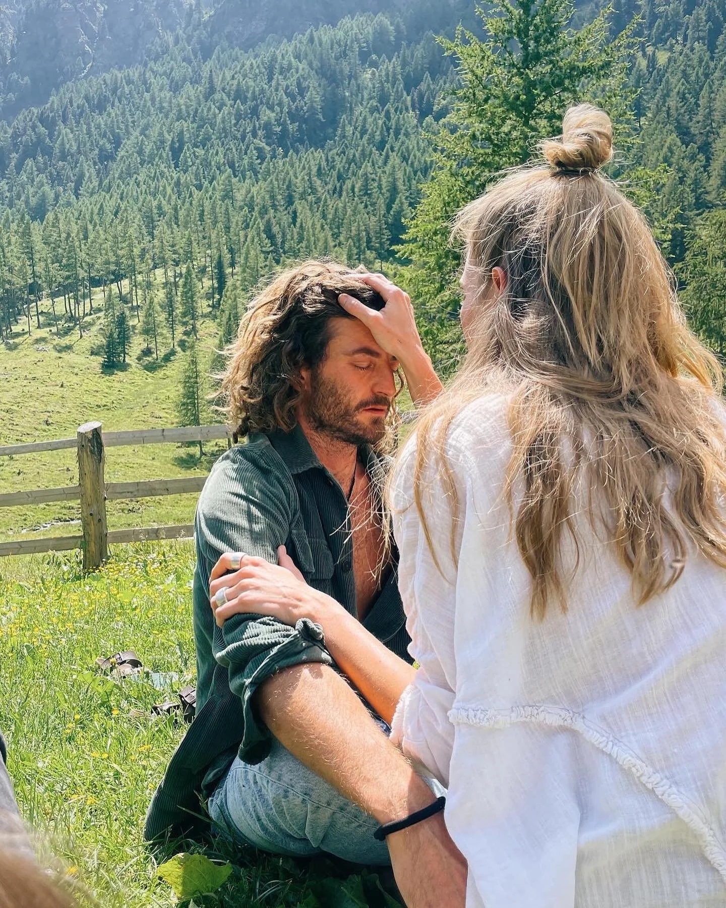 After 2 weeks of alot of space holding and hugs of pure bliss in community i am looking forward on holding space tomorrow night for our weekly breathwork session. Mid-week screams for some rest-peace-and-love to ease out tension and tap into the free