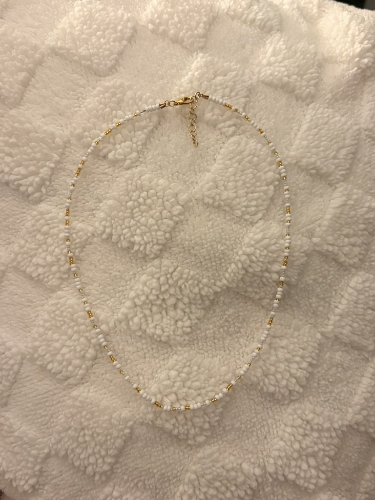 White and Gold Necklace (pic 2).jpeg