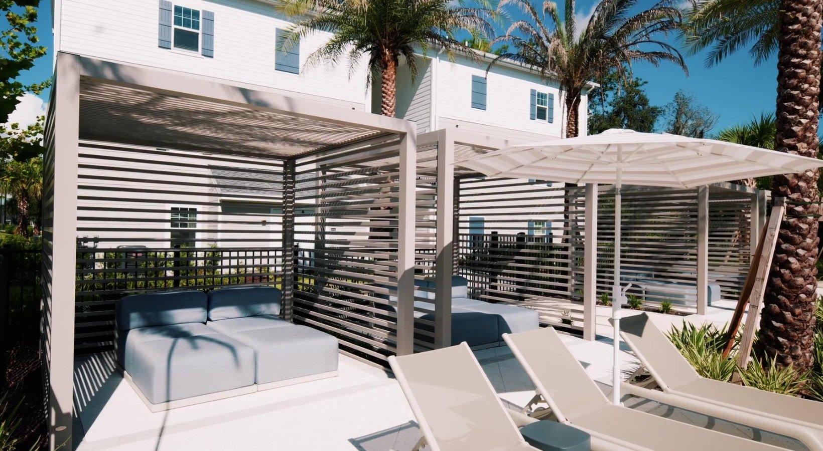 07_pool-cabanas-6bc176387cbed16c38987f04d01a0651.jpg