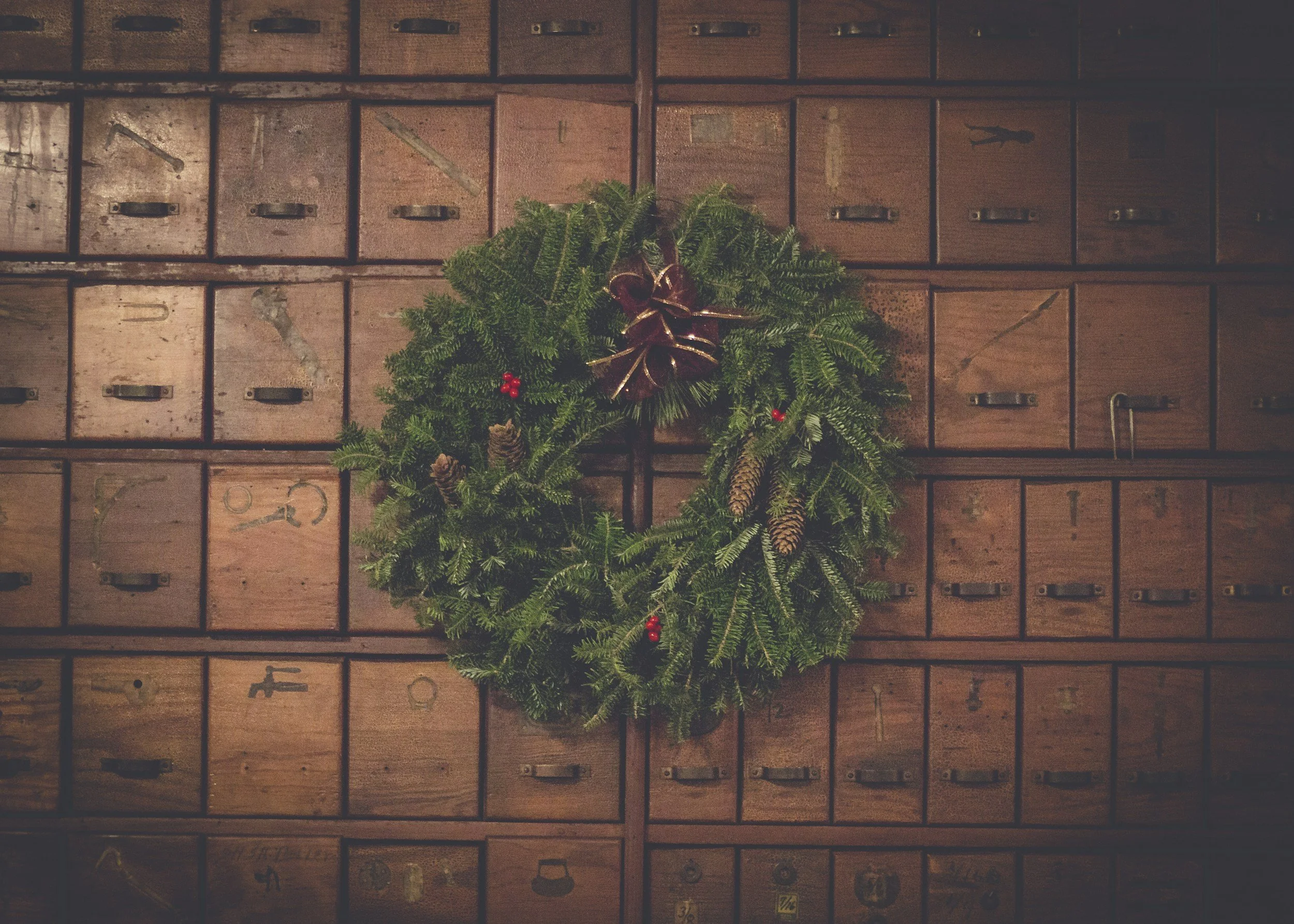 Holiday Silent Auction to benefit Helping Hands Food Pantry of Gardiner