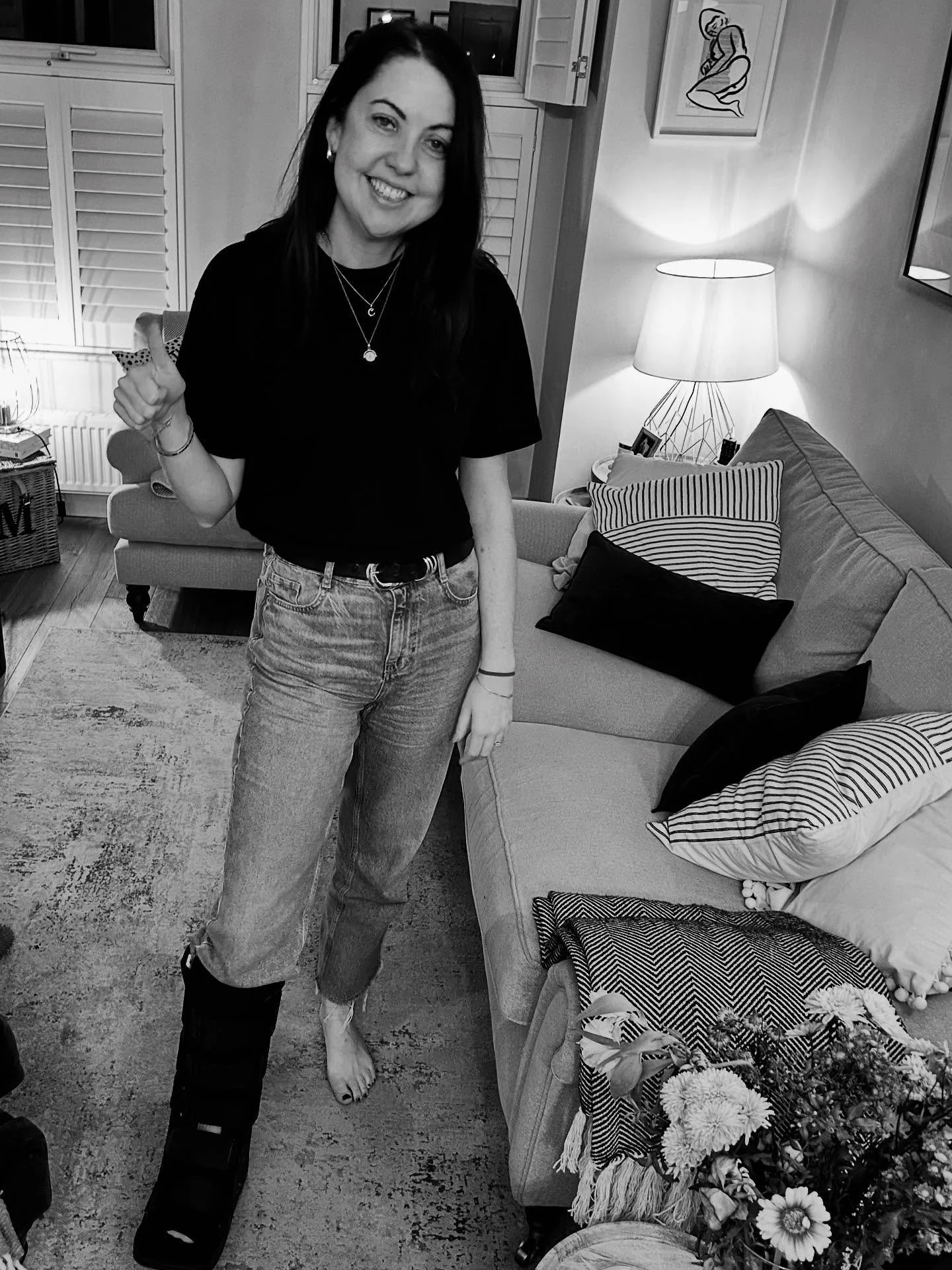 💪Two years ago I broke my elbow. 

🦶Last weekend? I decided to keep things consistent . . . and broke my foot. 🙈

🎉And yes it happened in Scotland while celebrating a friend&rsquo;s 40th - proving that gravity does not care about your plans, your