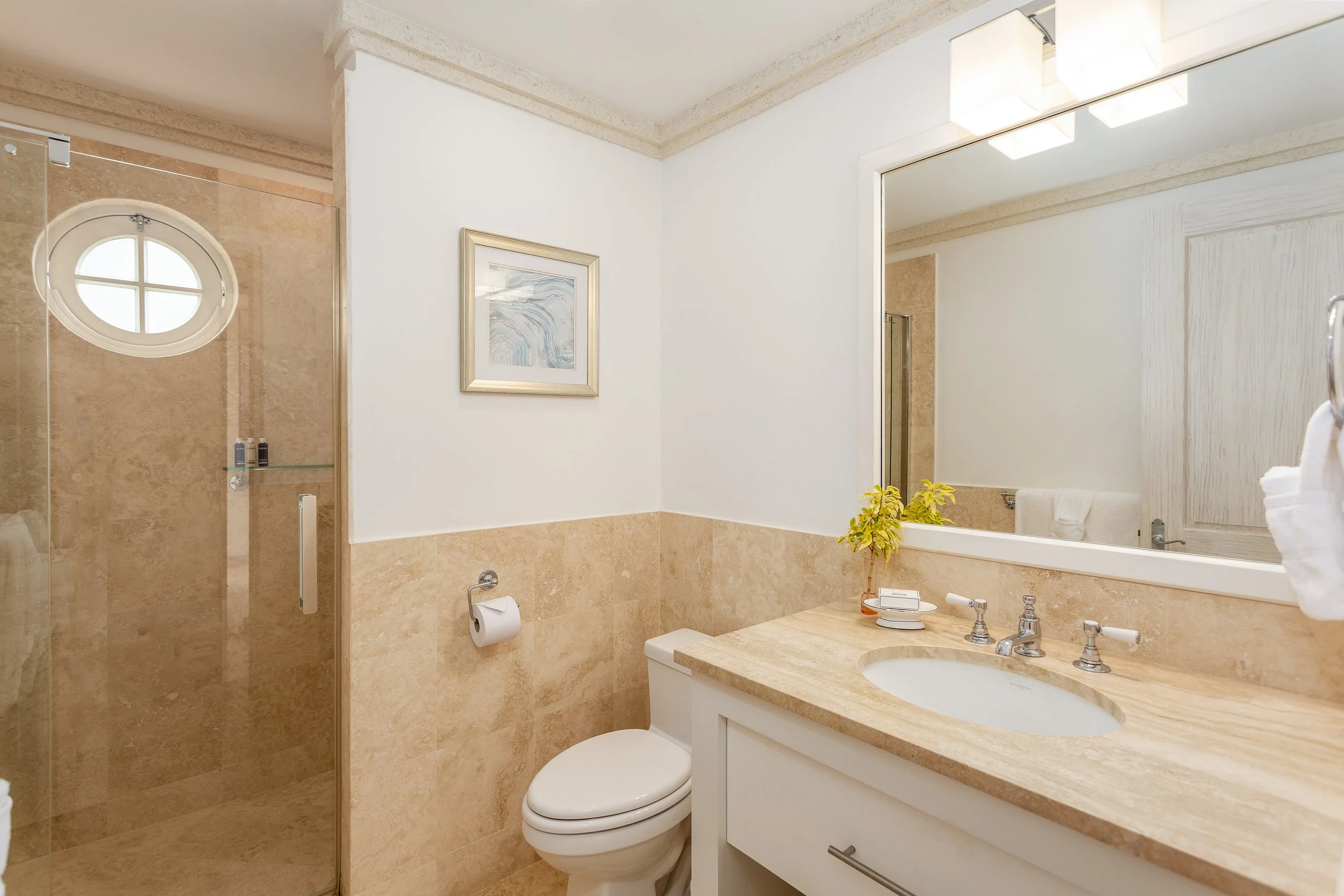 Entrance Bed Bathroom.jpg