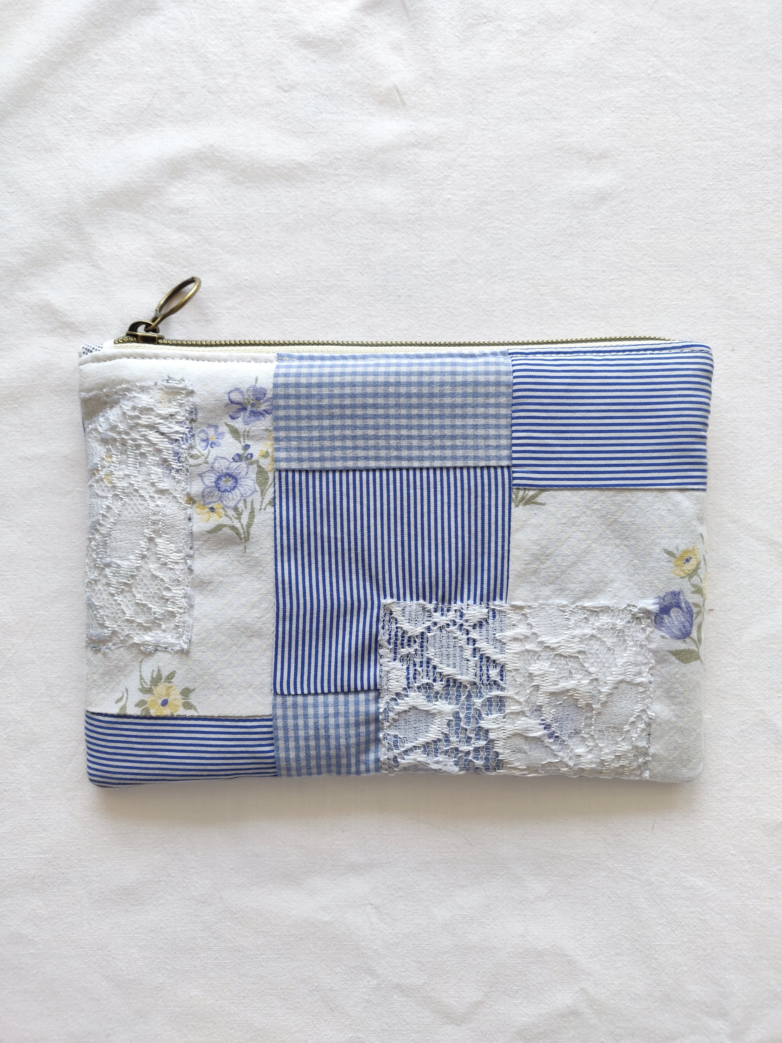 Pochette patchwork bleu et rayures