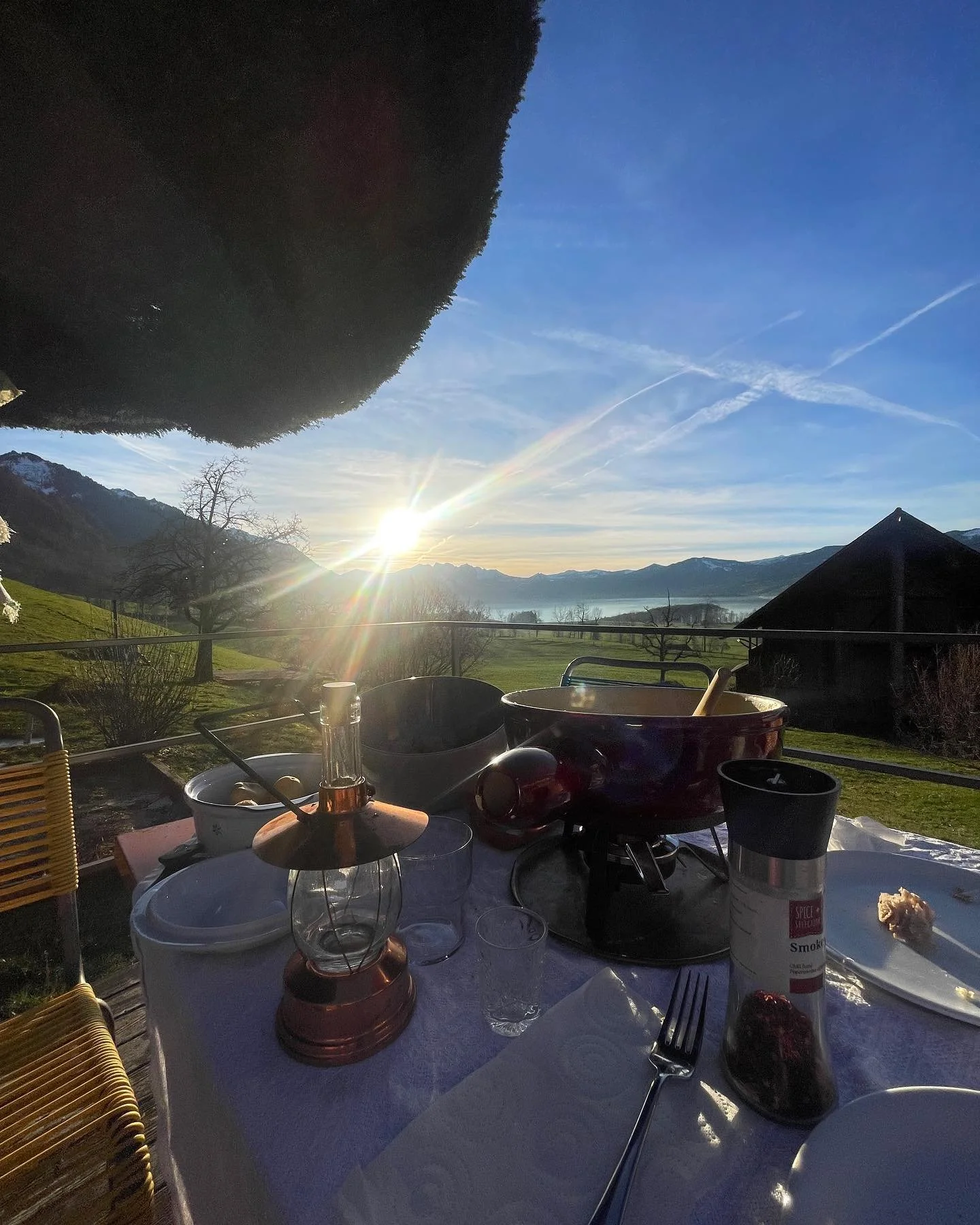 The cozy Vogelsang vacation home is still available for last minute winter holidays.  Wake up to incredibly beautiful winter landscapes and go ski at the award-winning Melchsee Frutt ski station that&rsquo;s only a short drive away. DM us to book you