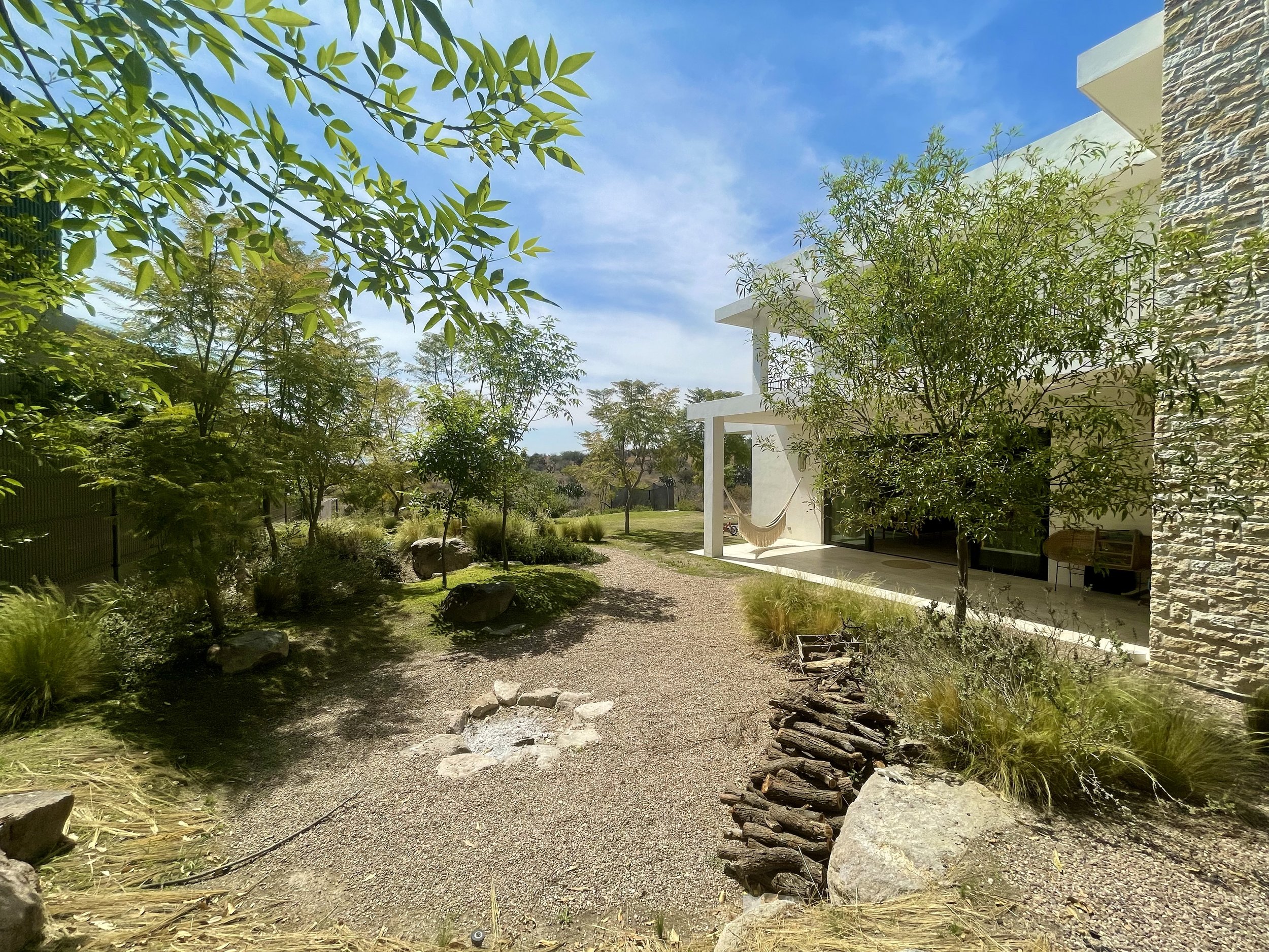 outdoor fire place.jpeg