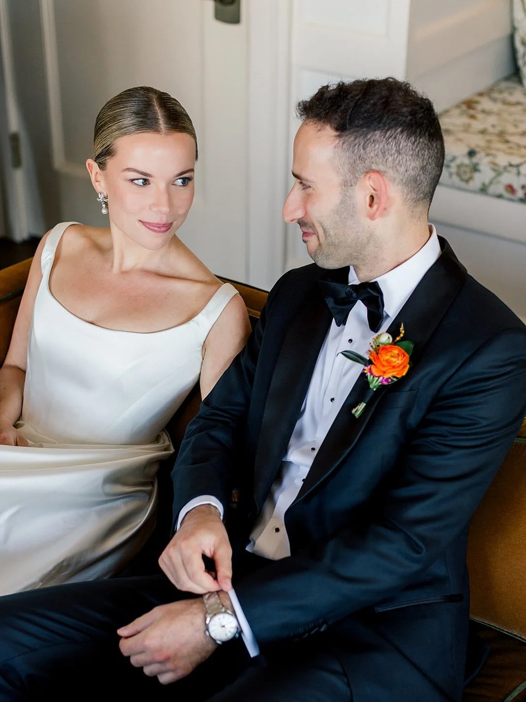 Polished, minimal, and just the right amount of radiance for Jessica&rsquo;s wedding look. Photography @mademoisellefiona 
.
Venue @boweryhotel_events 
Beauty @willowhouse.beauty makeup by felicia | hair by megan